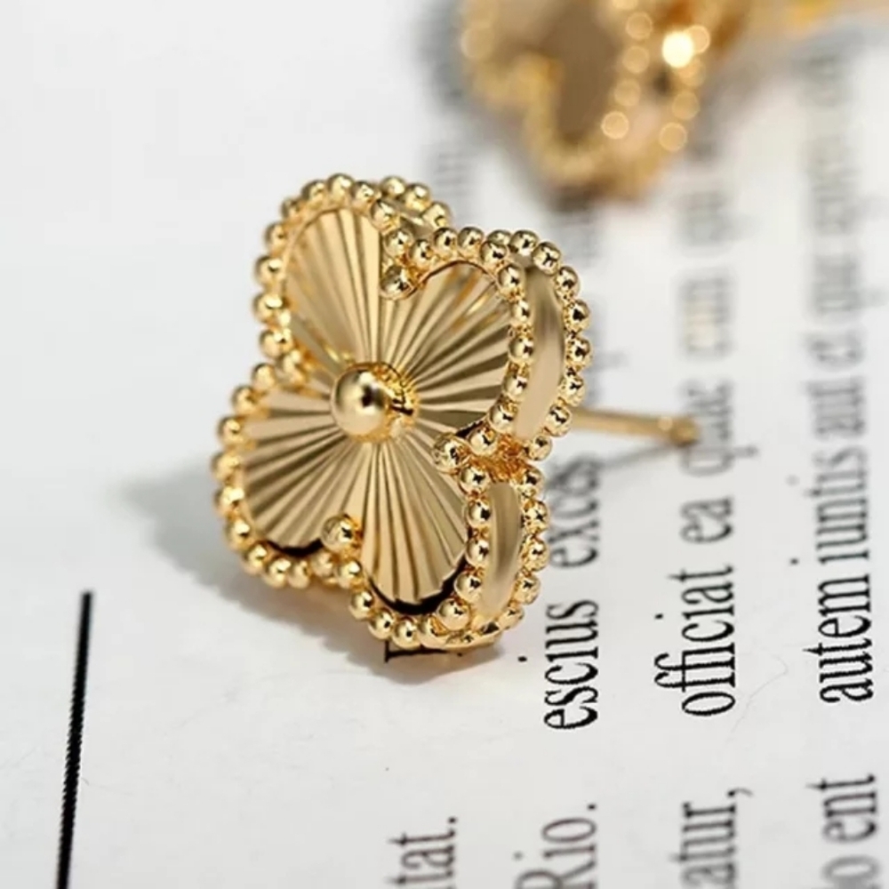 Elegant Gold Floral Stud Earrings